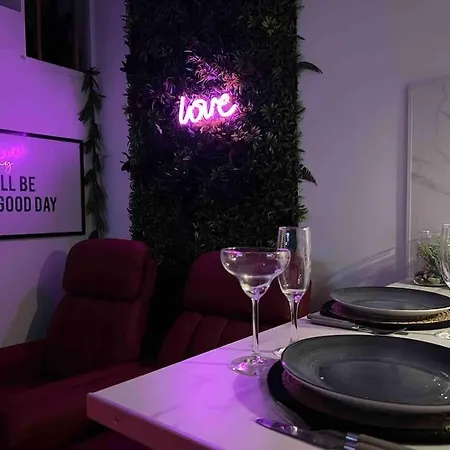 Red Love-room / Balneo & ! Souppes-sur-Loing