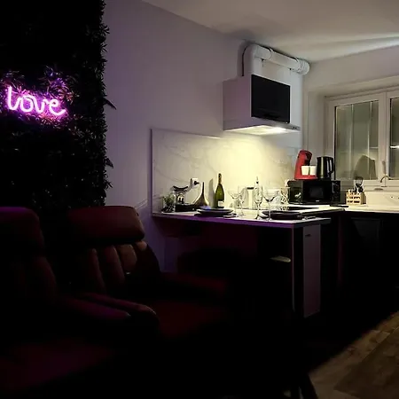 Red Love-room / Balneo & ! 公寓 *