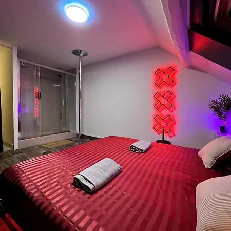 Red Love-room / Balneo & !
